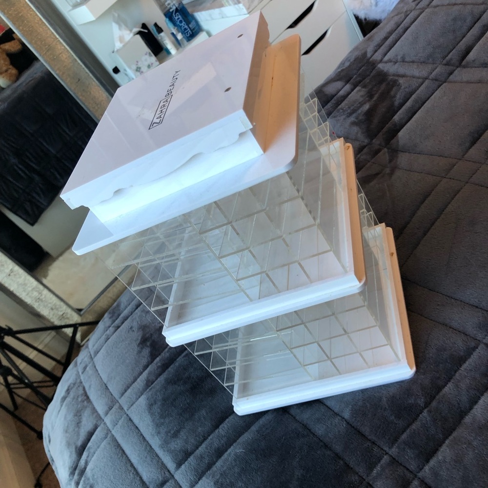 Spinning Lipgloss Tower